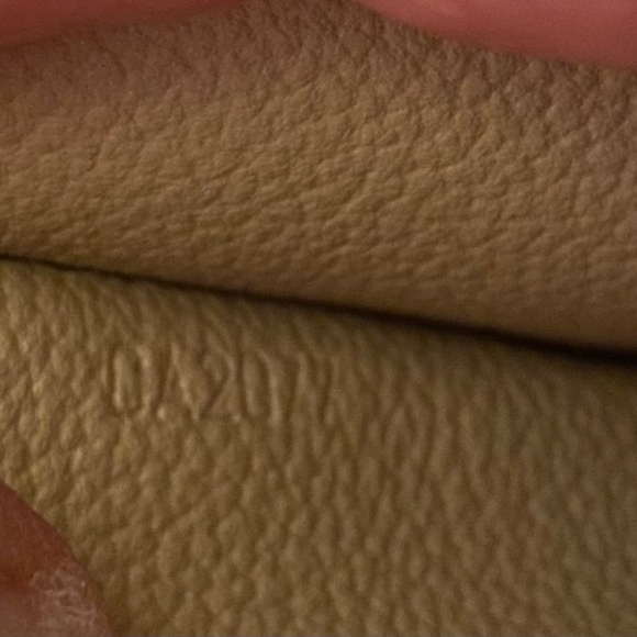 LOUSI VUITTON COSMETIC POUCH PM MONOGRAM W/ DUST BAG - Picture 8 of 12